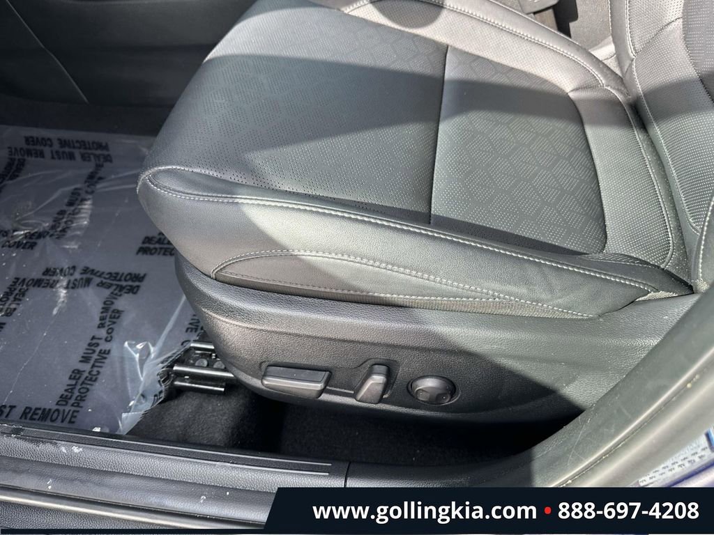 Certified 2025 Kia Seltos EX w/ EX Sunroof Package image 18