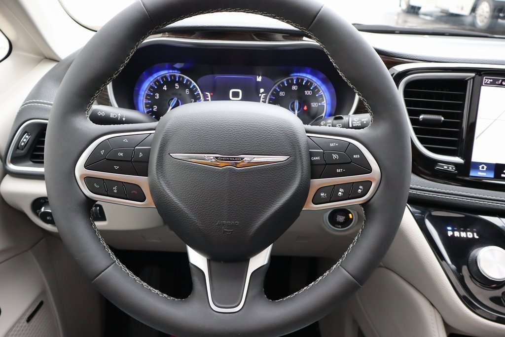 Used 2022 Chrysler Pacifica Limited image 6