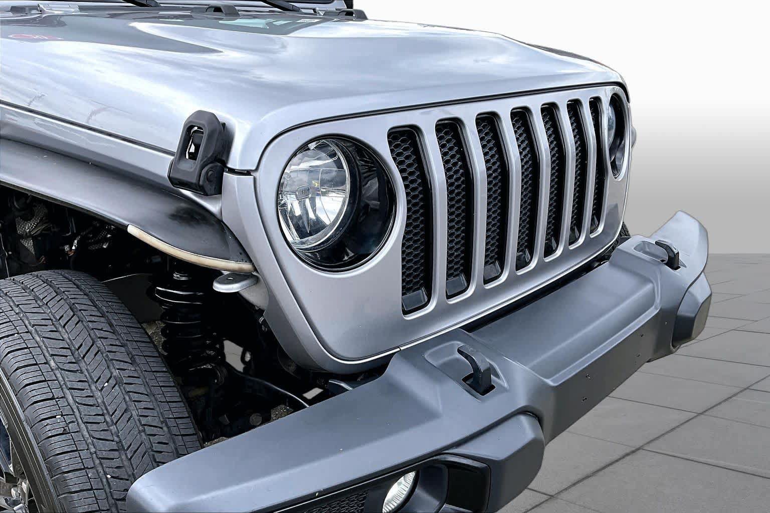 Used 2020 Jeep Wrangler Unlimited Sahara AWD/4WD image 29