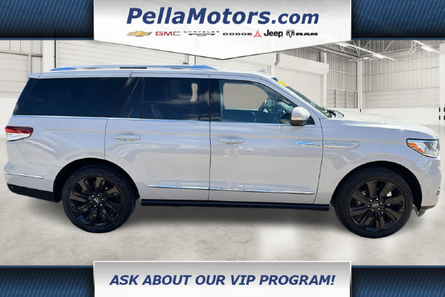 Used 2023 Lincoln Navigator Reserve AWD/4WD image 2