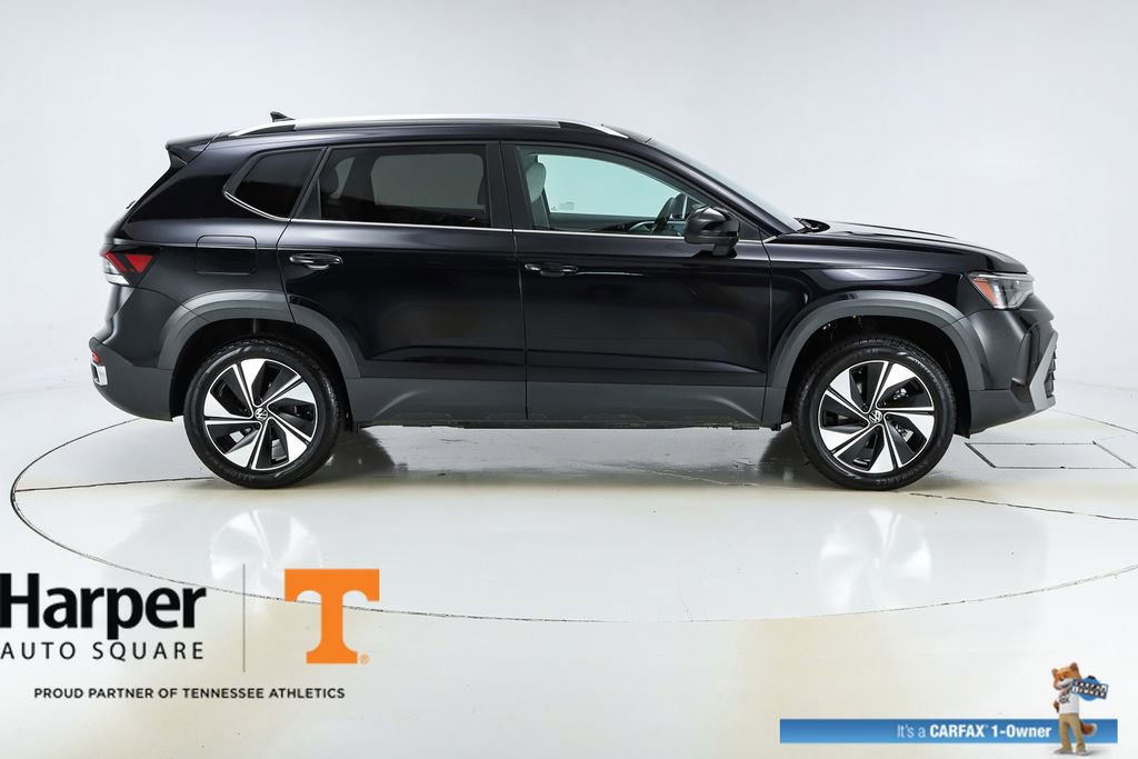Used 2025 Volkswagen Taos SE w/ Panoramic Sunroof Package AWD/4WD image 10