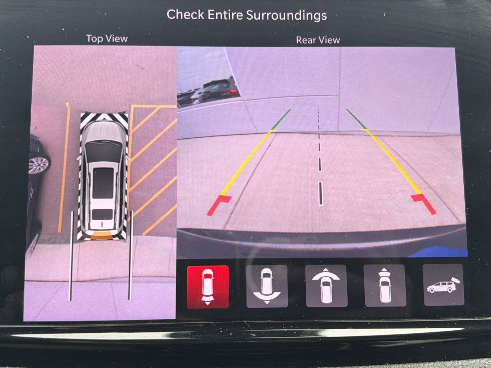 Used 2022 Chrysler Pacifica Touring-L w/ Uconnect Theater Family Group image 27