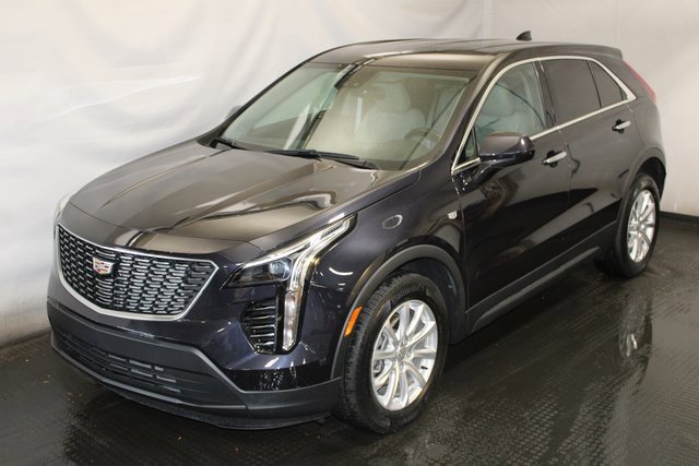Certified 2022 Cadillac XT4 Luxury w/ Cold Weather Package image 1