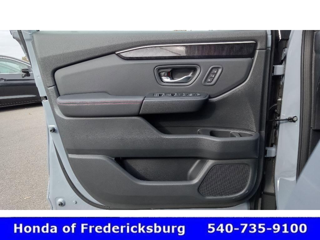 Certified 2025 Honda Pilot Black Edition image 27