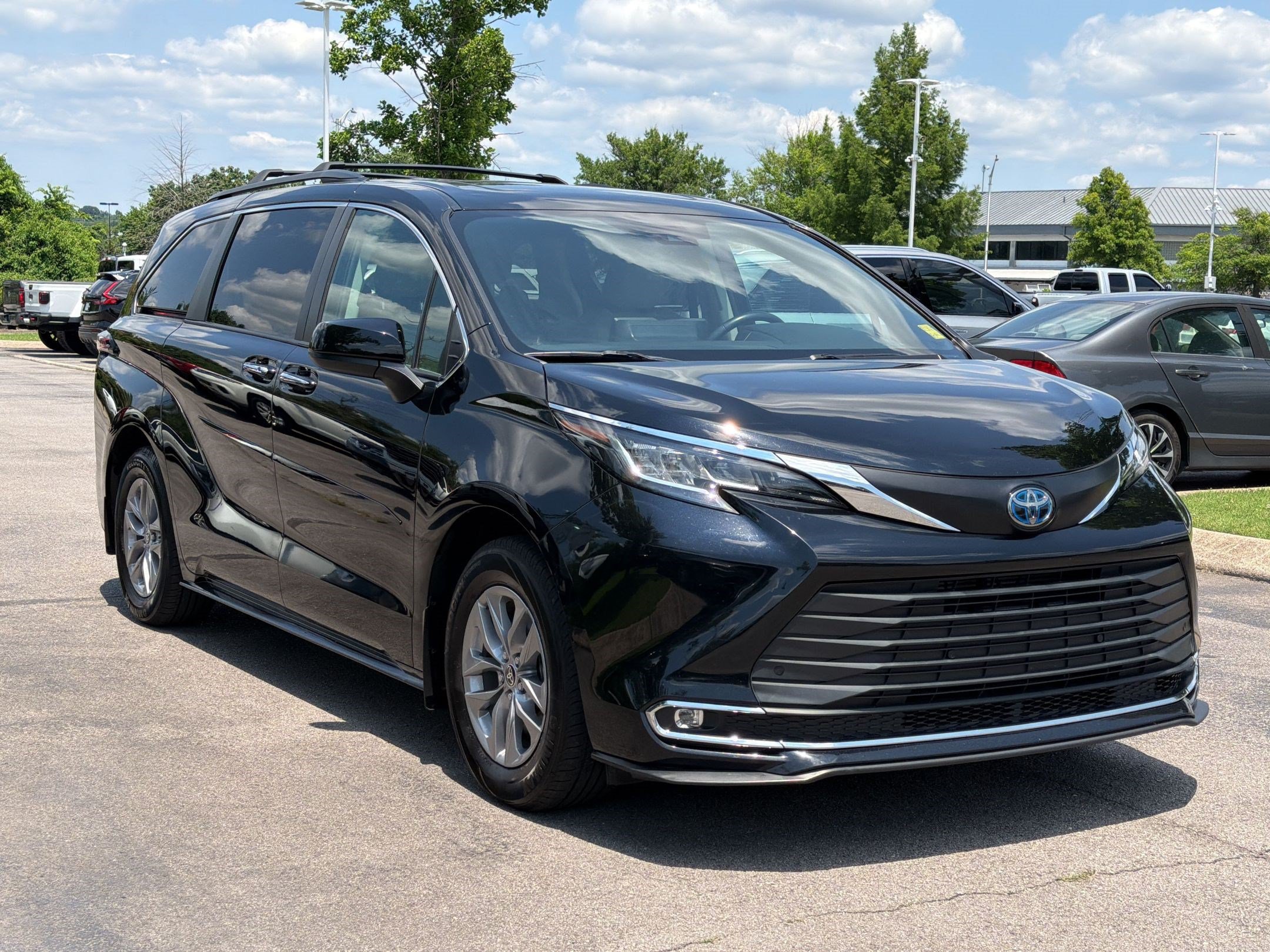 Used 2022 Toyota Sienna XLE FWD image 7