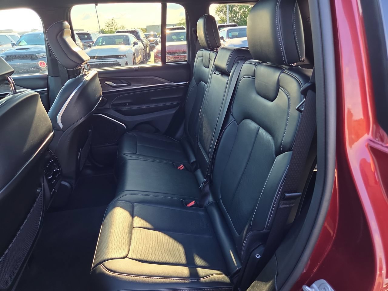 Used 2022 Jeep Grand Cherokee Overland w/ Advanced Protech Group III AWD/4WD image 15