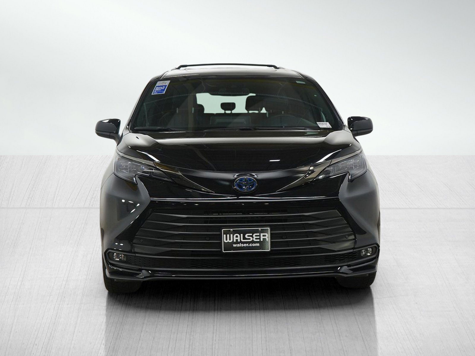 Used 2023 Toyota Sienna XLE Woodland Edition image 8