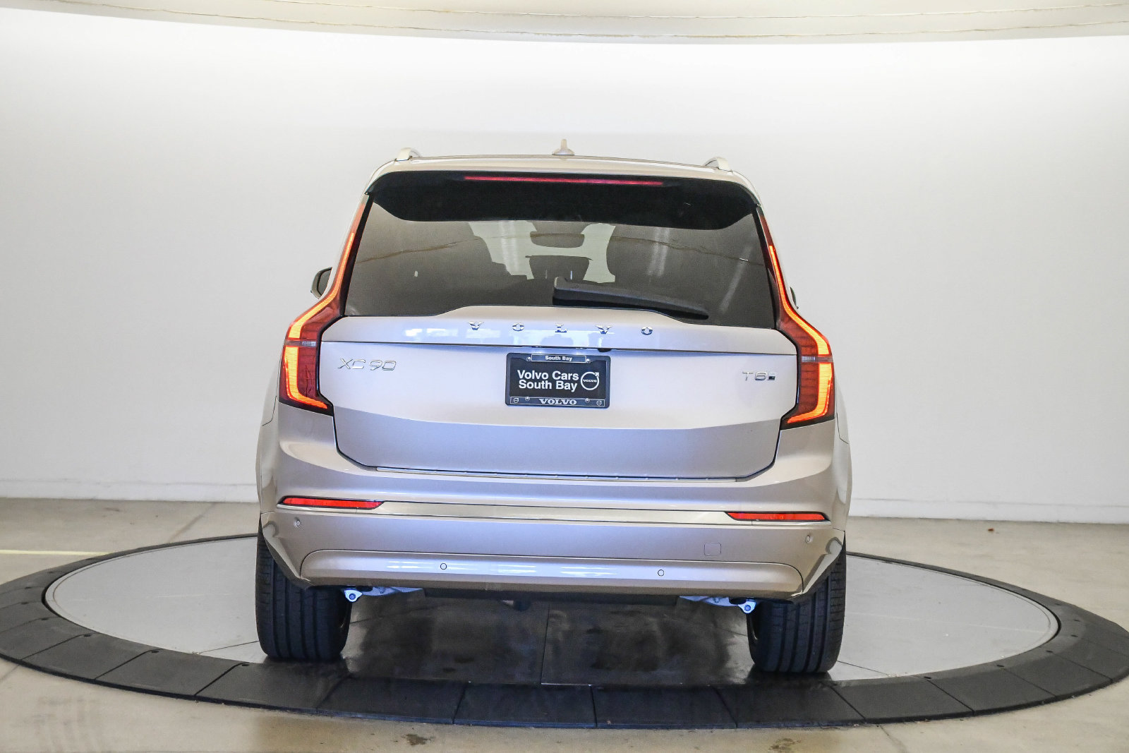 New 2026 Volvo XC90 T8 Plus w/ Protection Package AWD/4WD image 3