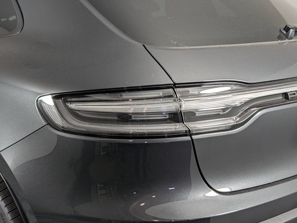 Certified 2026 Porsche Macan AWD/4WD image 17