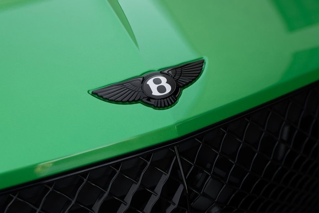 Used 2025 Bentley Bentayga image 16