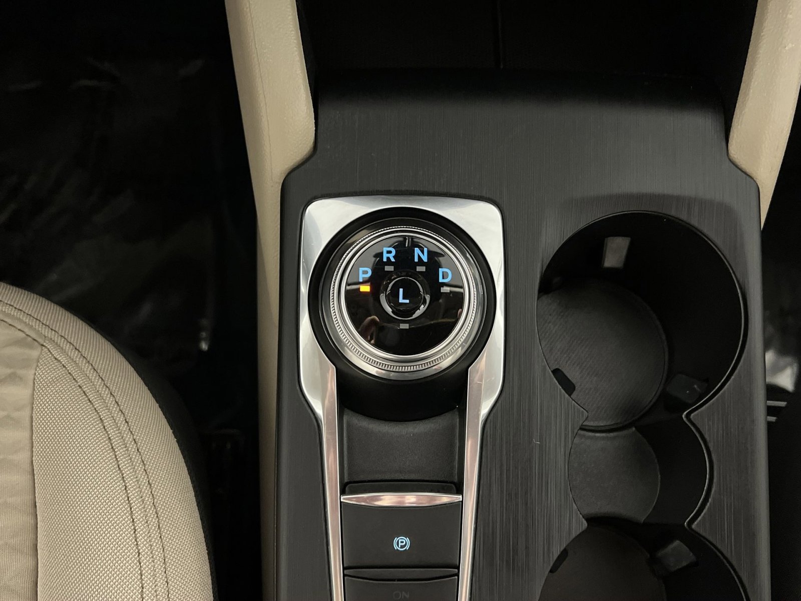 Used 2020 Ford Escape SE image 21