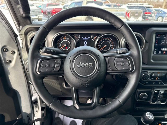 Used 2022 Jeep Gladiator Willys image 19