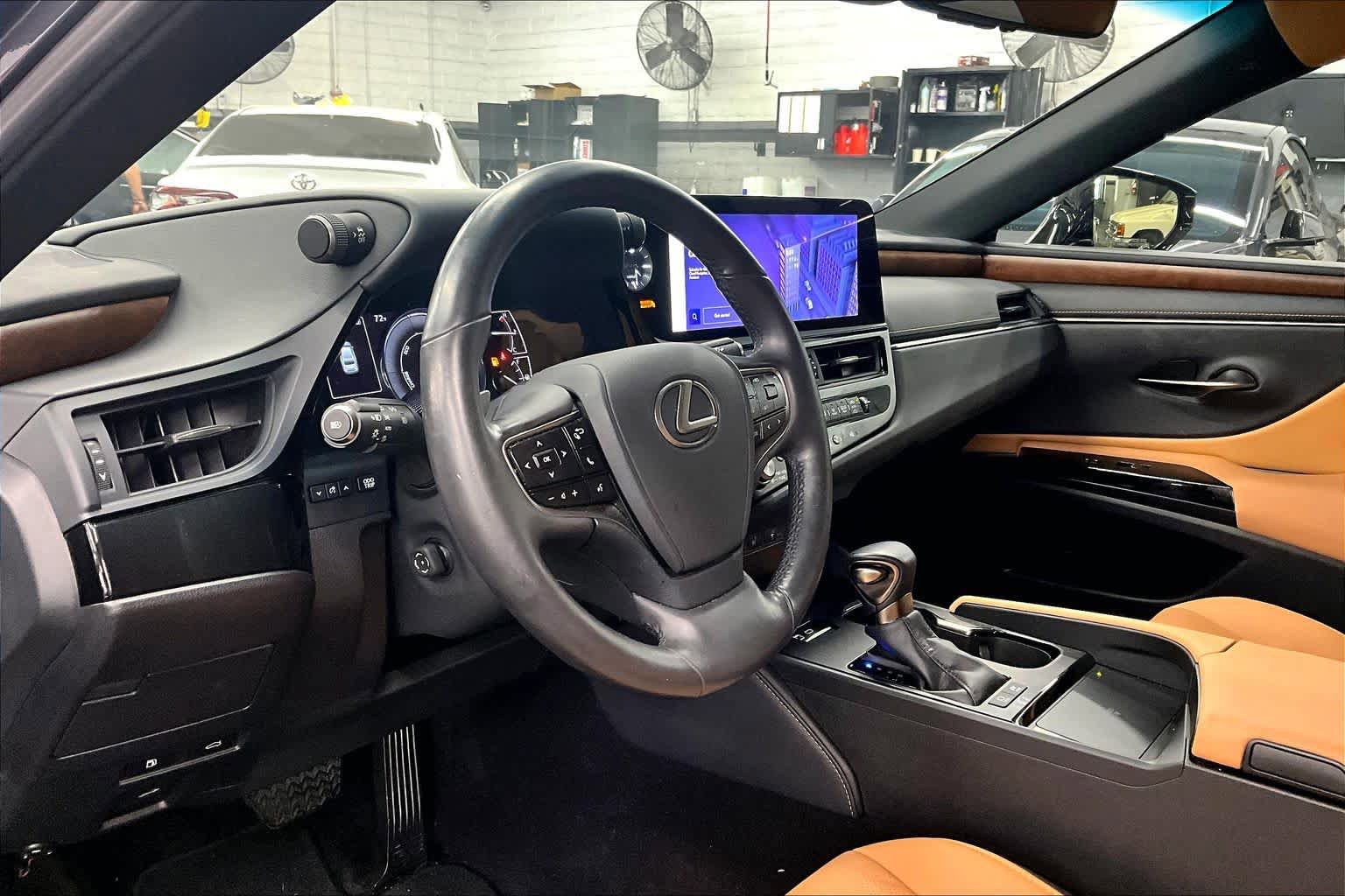 Used 2023 Lexus ES 300h w/ Premium Package FWD image 18
