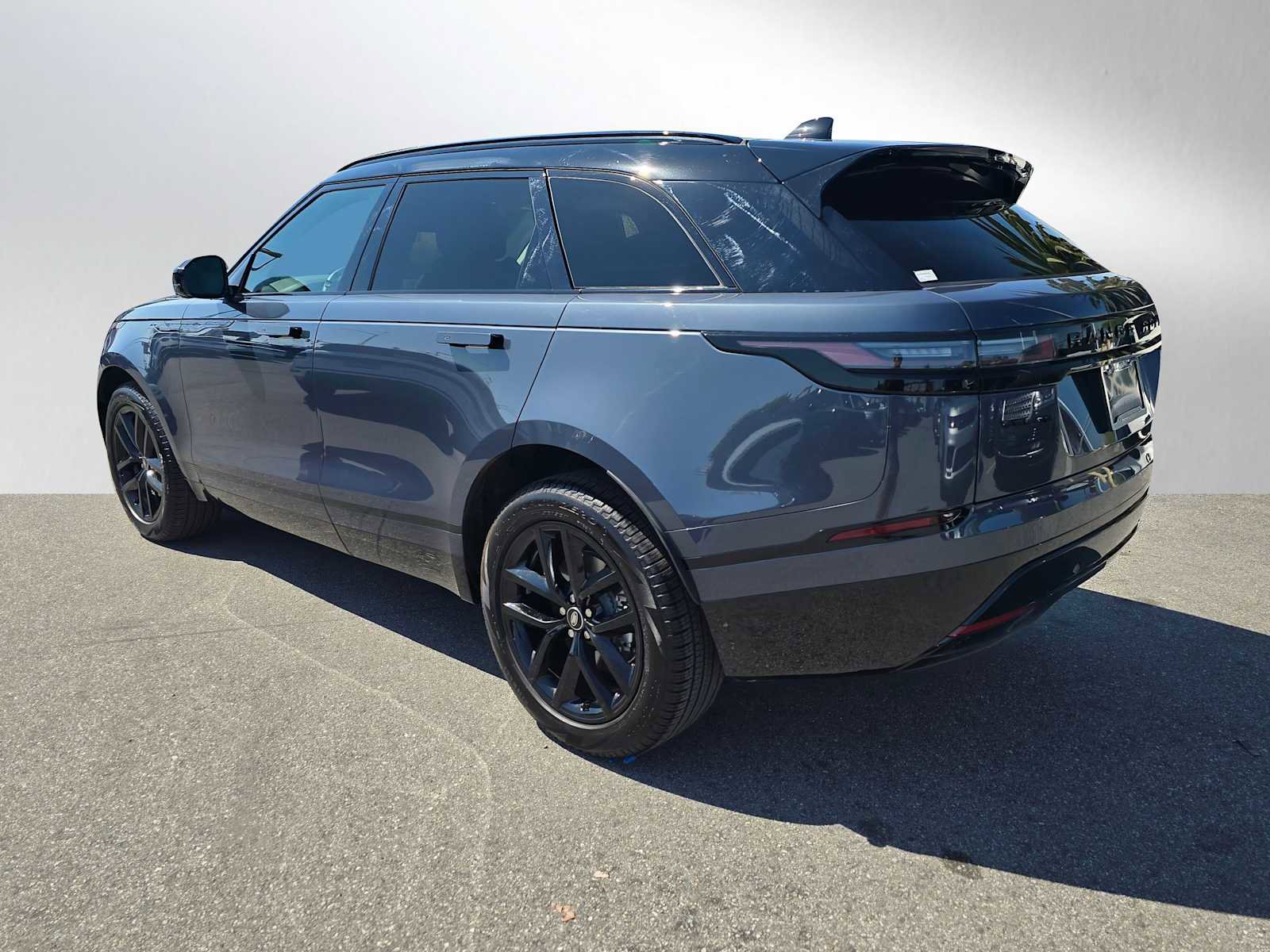 Certified 2025 Land Rover Range Rover Velar Dynamic SE image 3
