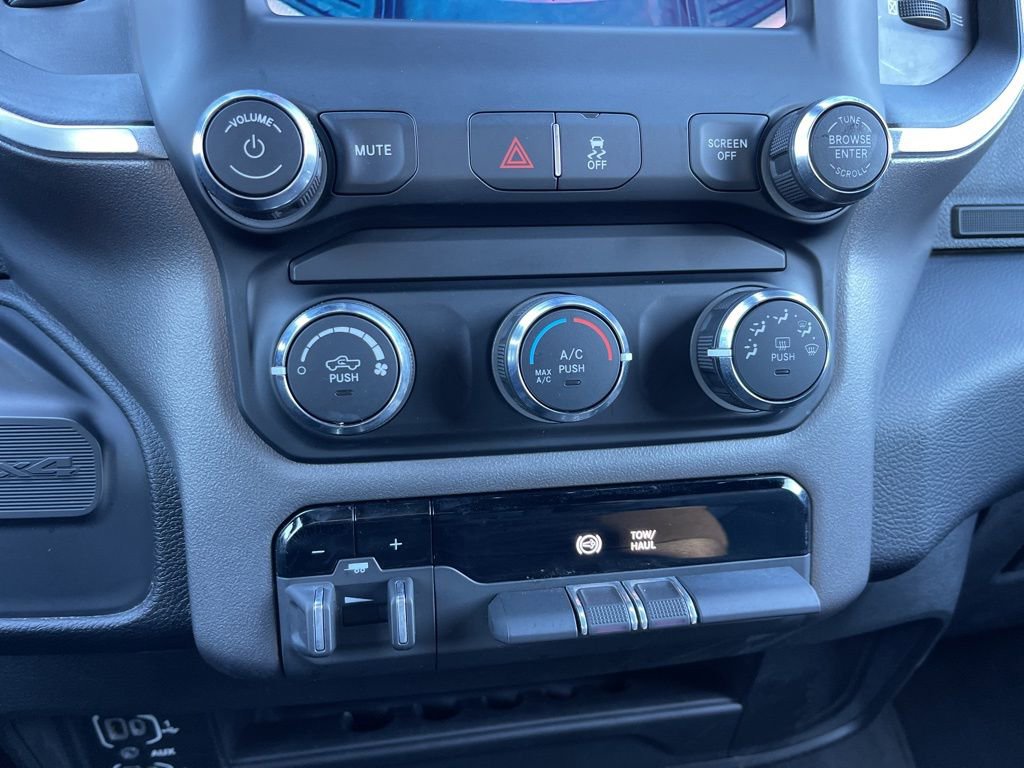 Used 2024 RAM 3500 Big Horn image 12