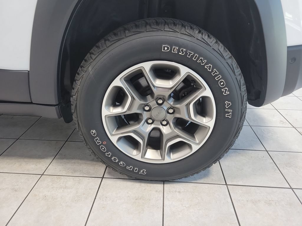 Used 2023 Jeep Cherokee Trailhawk AWD/4WD image 49