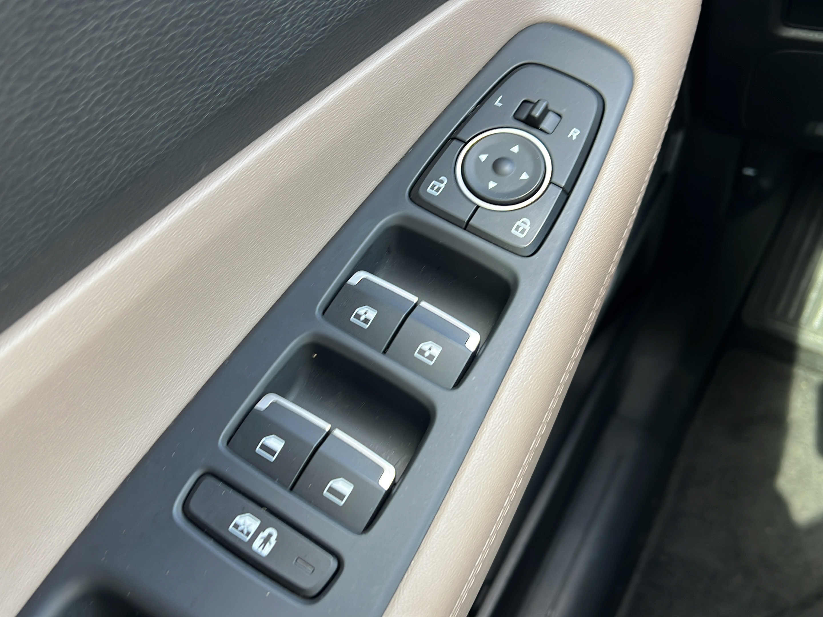 Certified 2023 Hyundai Santa Fe SEL FWD image 20