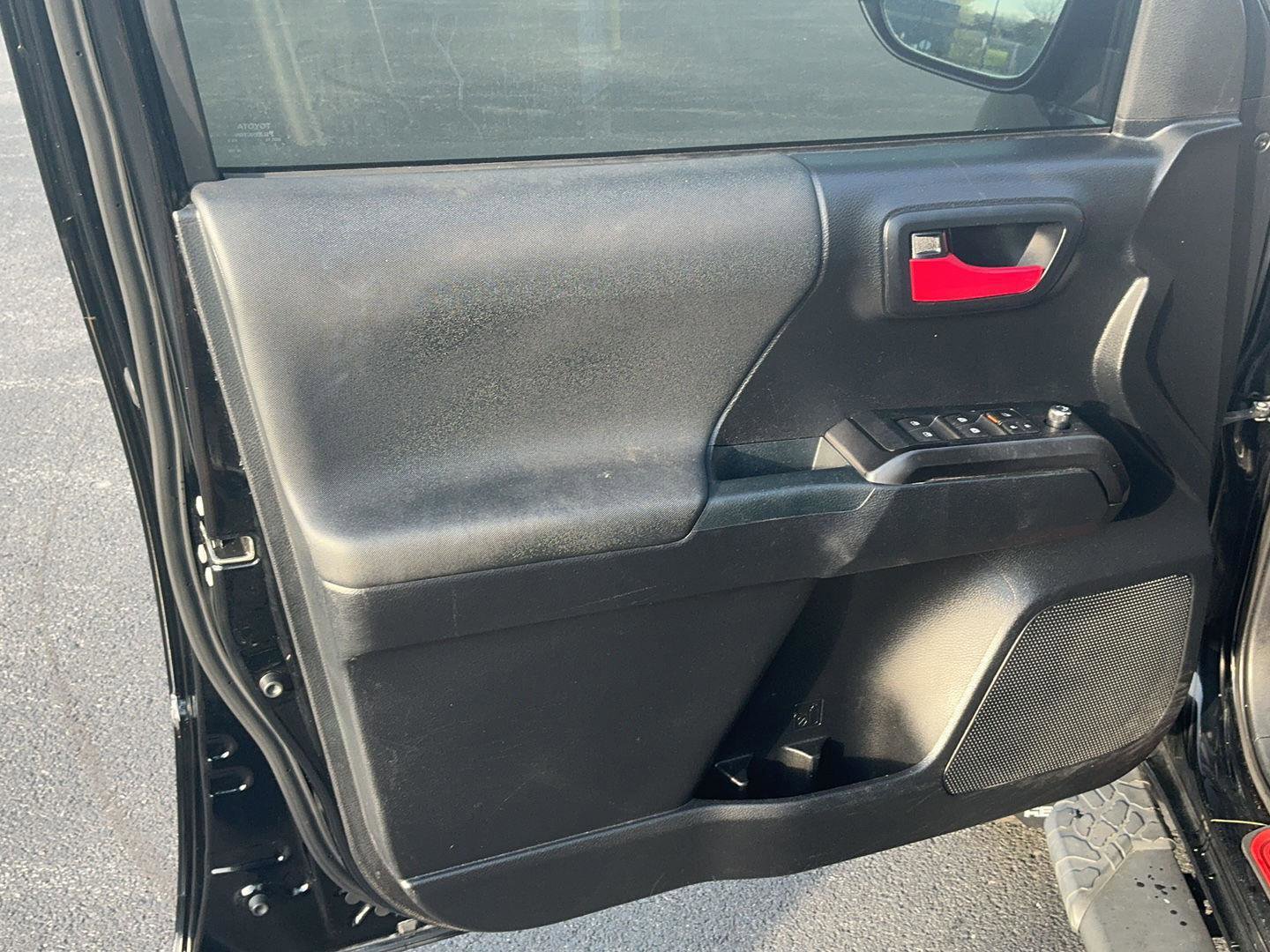 Used 2017 Toyota Tacoma TRD Off-Road w/ Tow Package (A/T) image 23