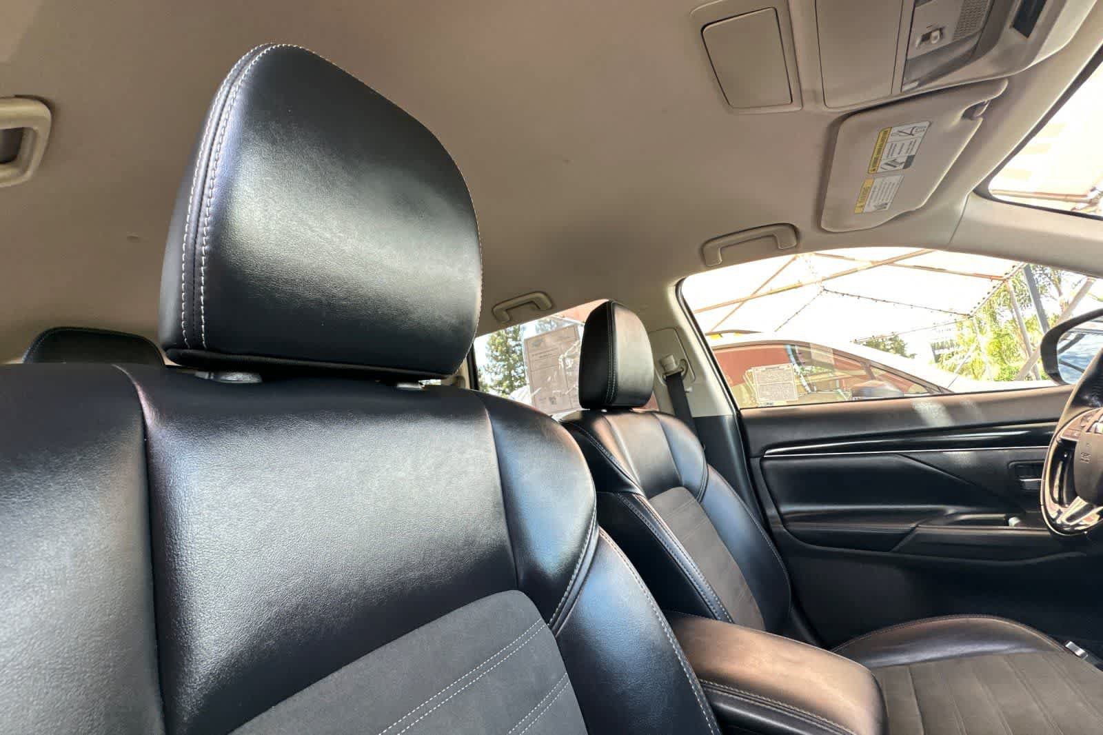 Used 2020 Mitsubishi Outlander SE AWD/4WD image 19