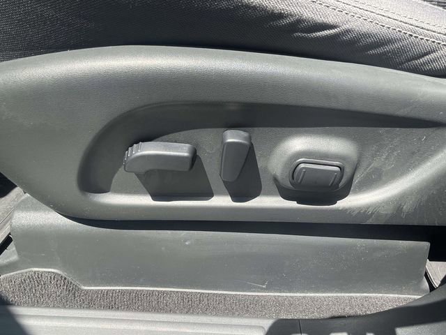Used 2024 Nissan Titan SV w/ SV Convenience Package image 17
