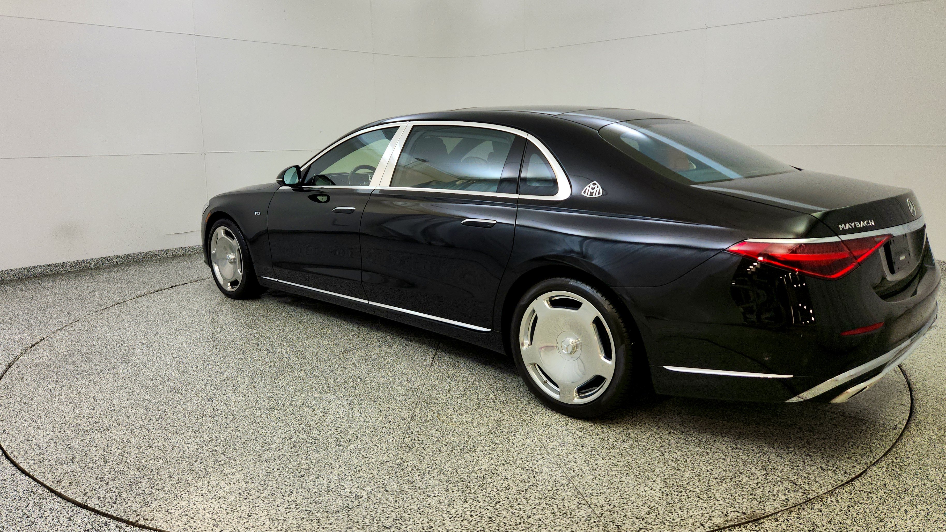 Used 2023 Mercedes-Benz Maybach S 680 4MATIC w/ Manufaktur Leather Package image 5