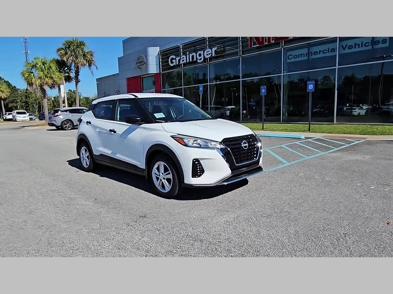 New 2025 Nissan Kicks Play S image 18