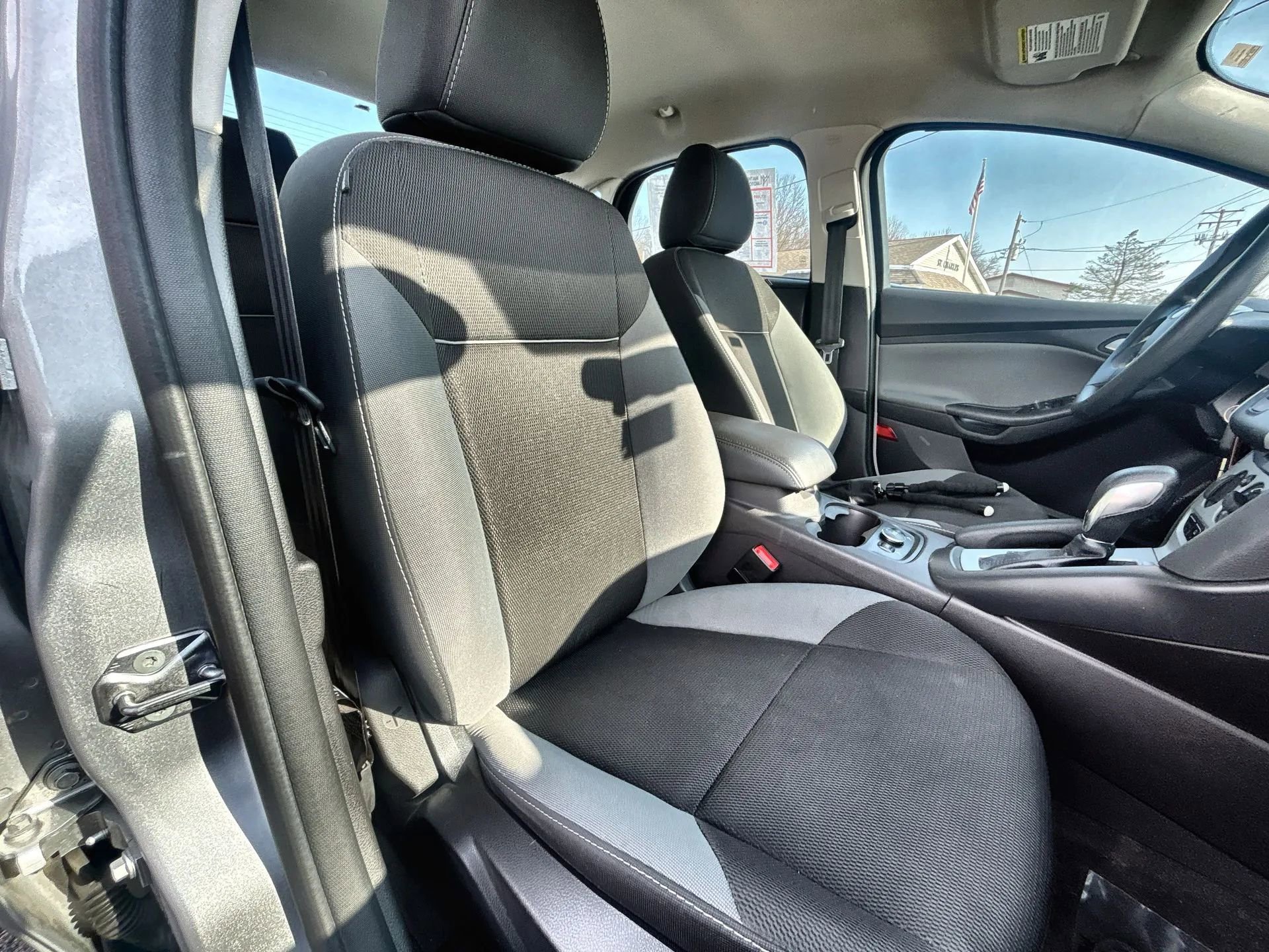 Used 2014 Ford Focus SE w/ SE Winter Package image 23