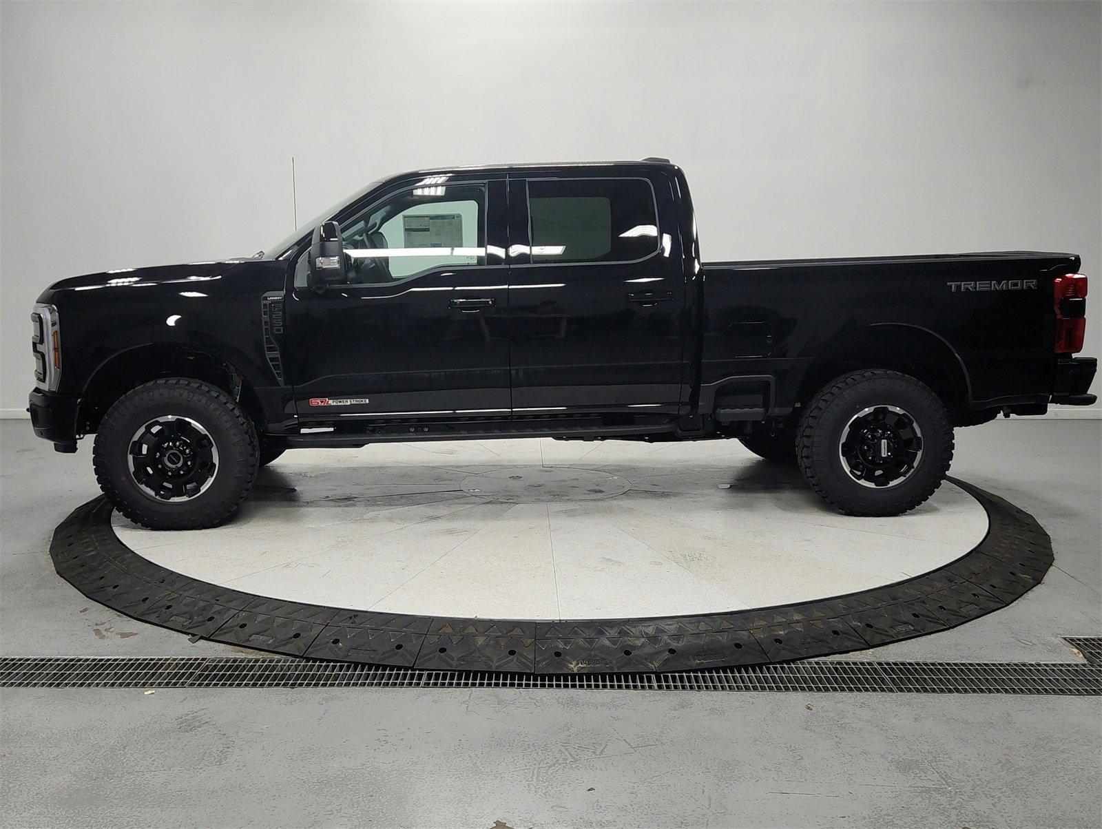 New 2026 Ford F250 Lariat image 4