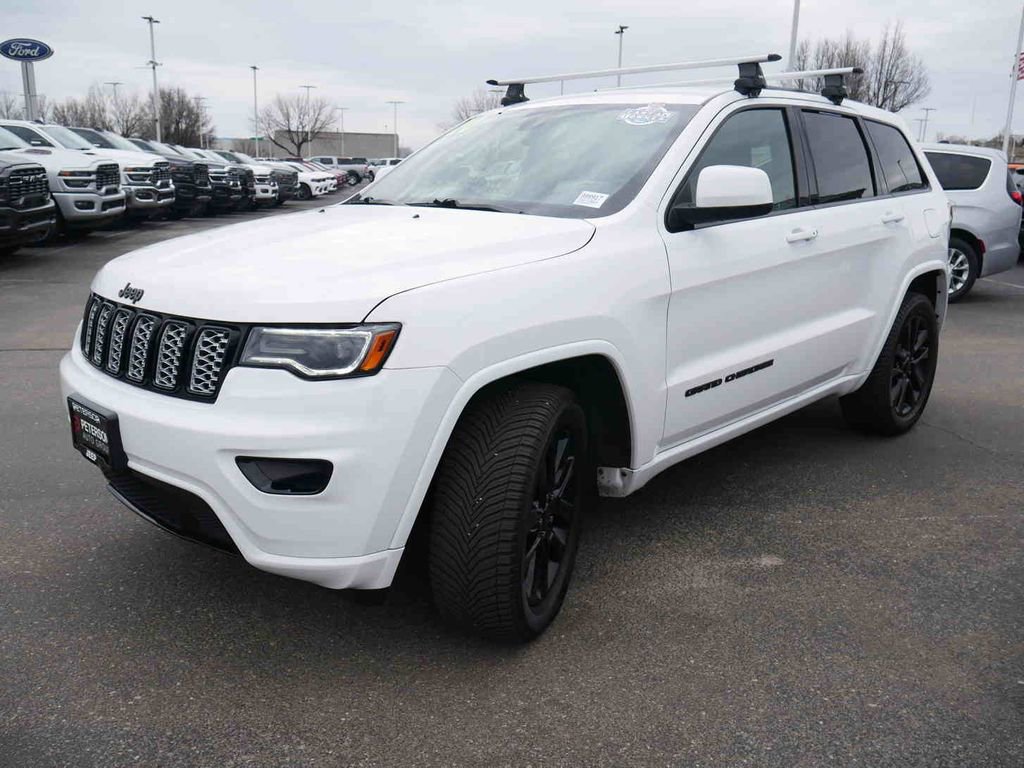 Used 2020 Jeep Grand Cherokee Altitude image 4