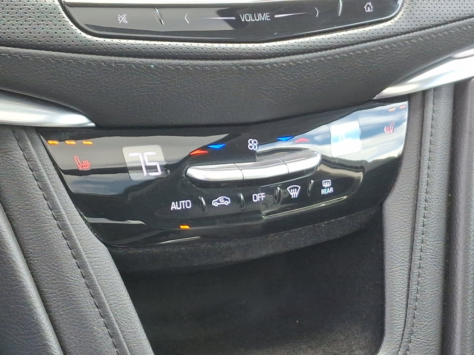 Used 2018 Cadillac XT5 Luxury w/ LPO, Wheel Lock Package image 16