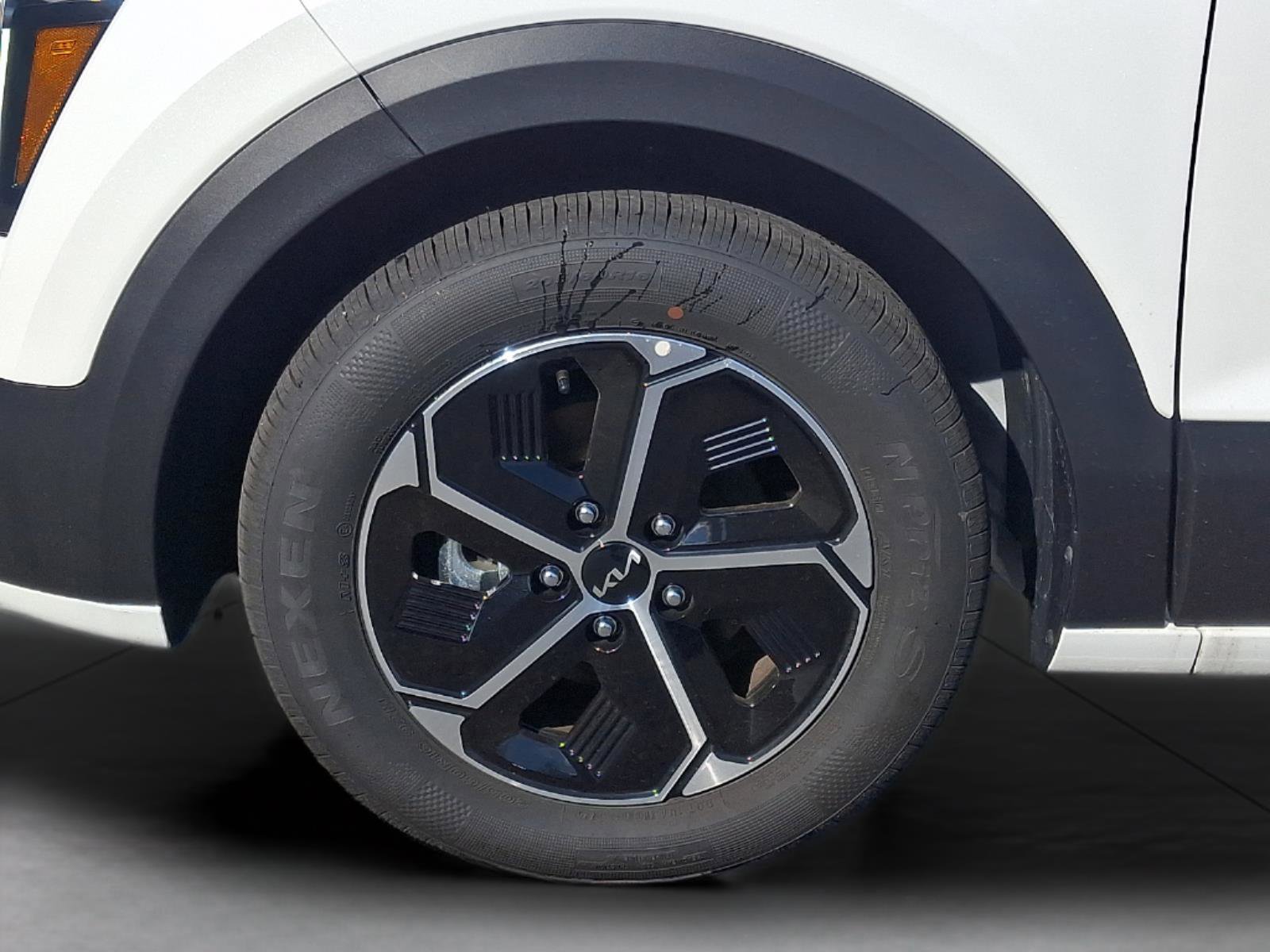 Used 2025 Kia Niro EX FWD image 12