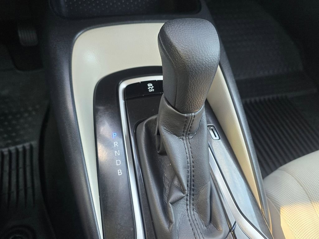 Certified 2022 Toyota Corolla LE FWD image 25