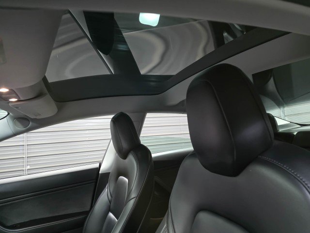 Used 2019 Tesla Model 3 Standard Range Plus image 17