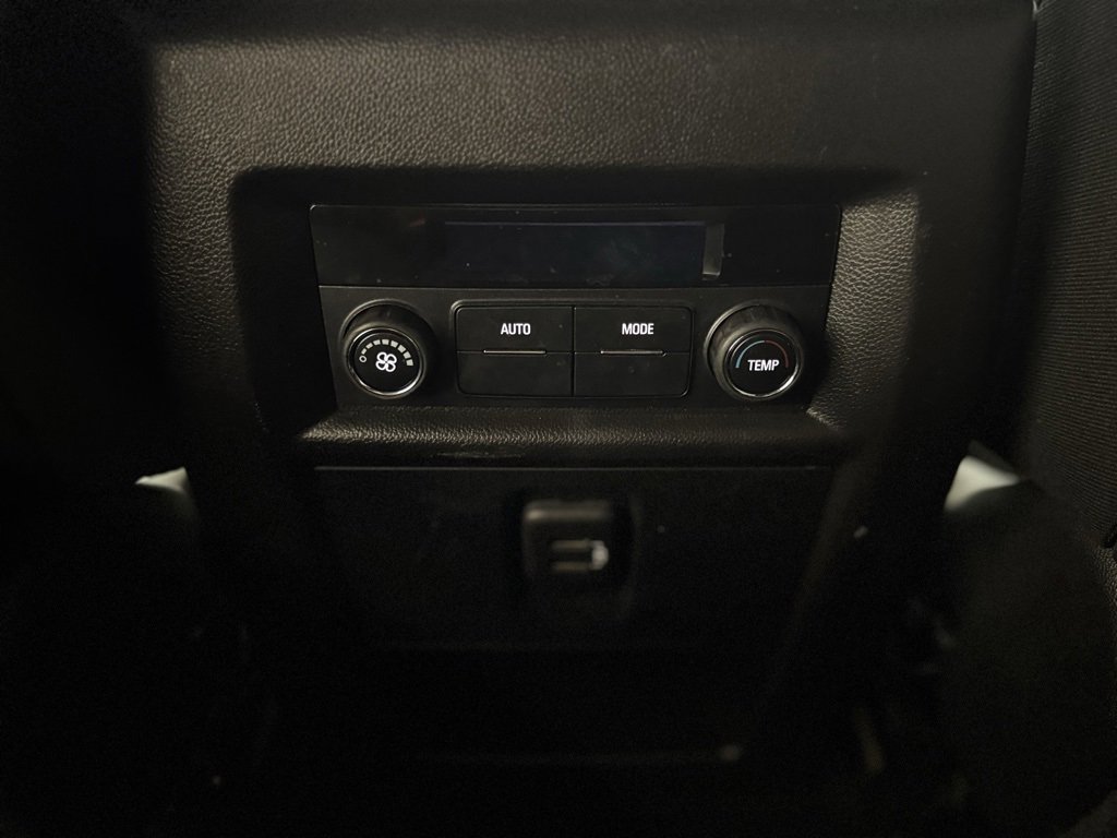 Used 2022 Chevrolet Traverse LT image 20