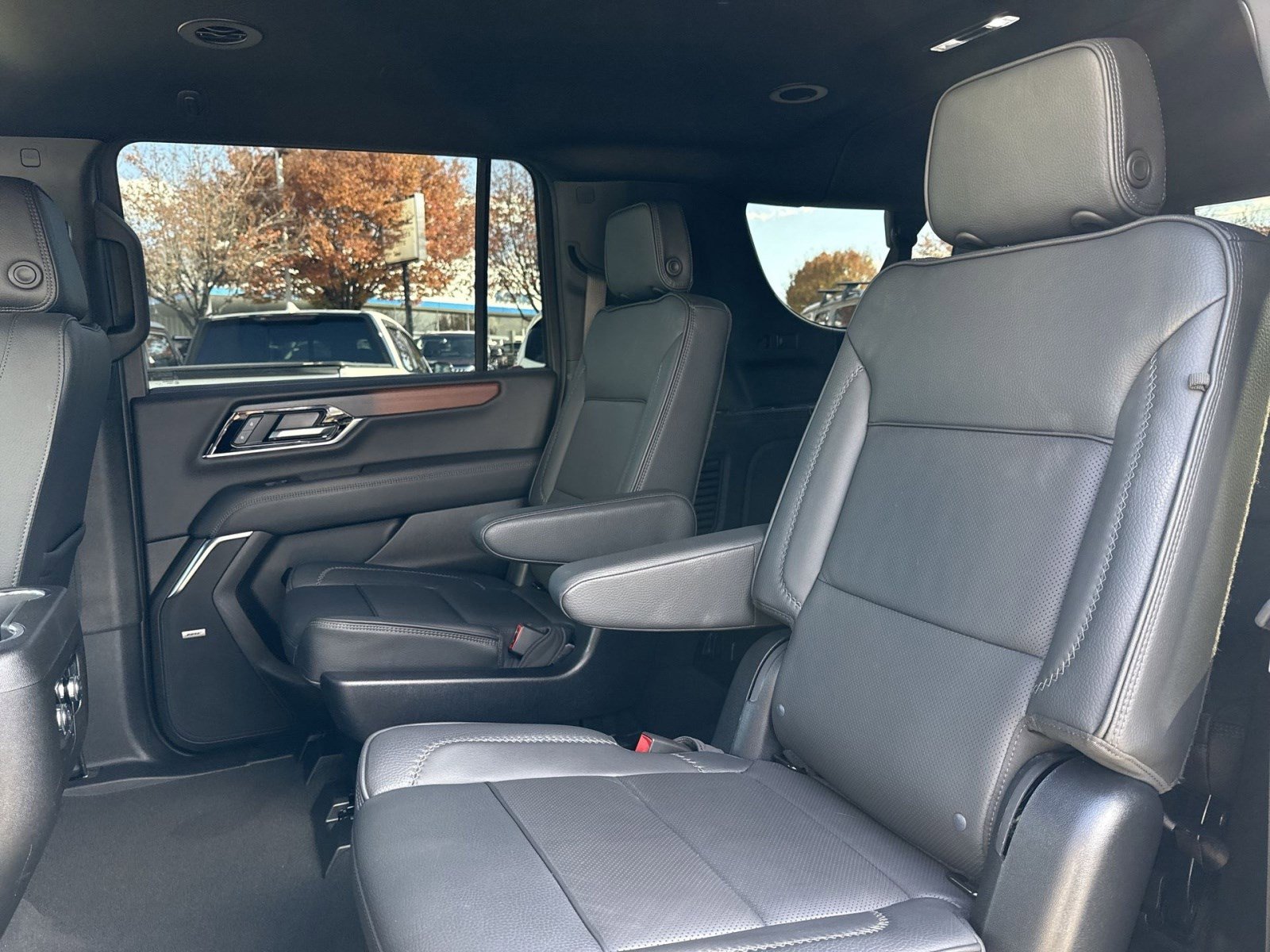 Used 2025 GMC Yukon XL Denali image 24