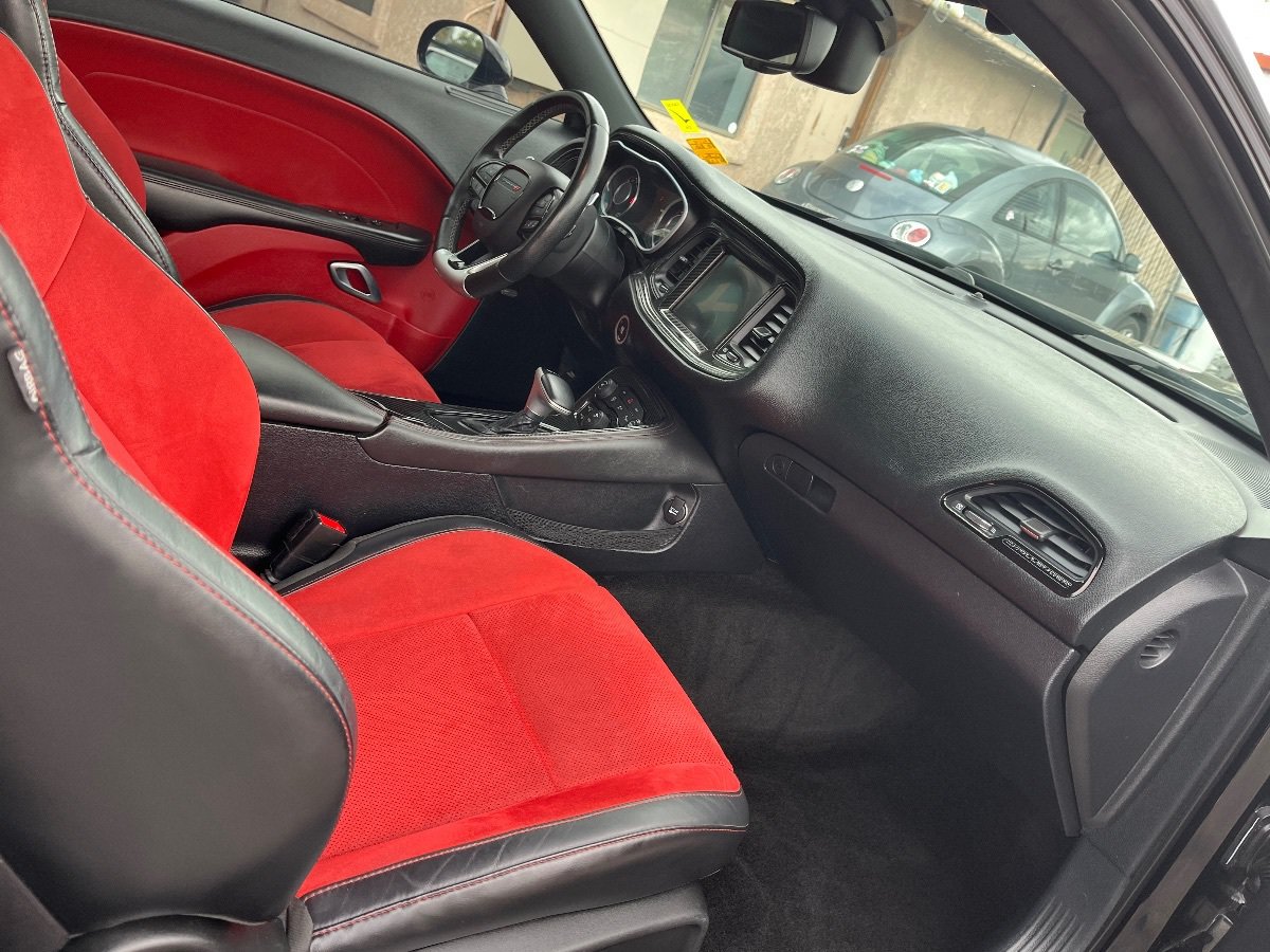 Used 2015 Dodge Challenger R/T Scat Pack w/ Leather Interior Group RWD image 32