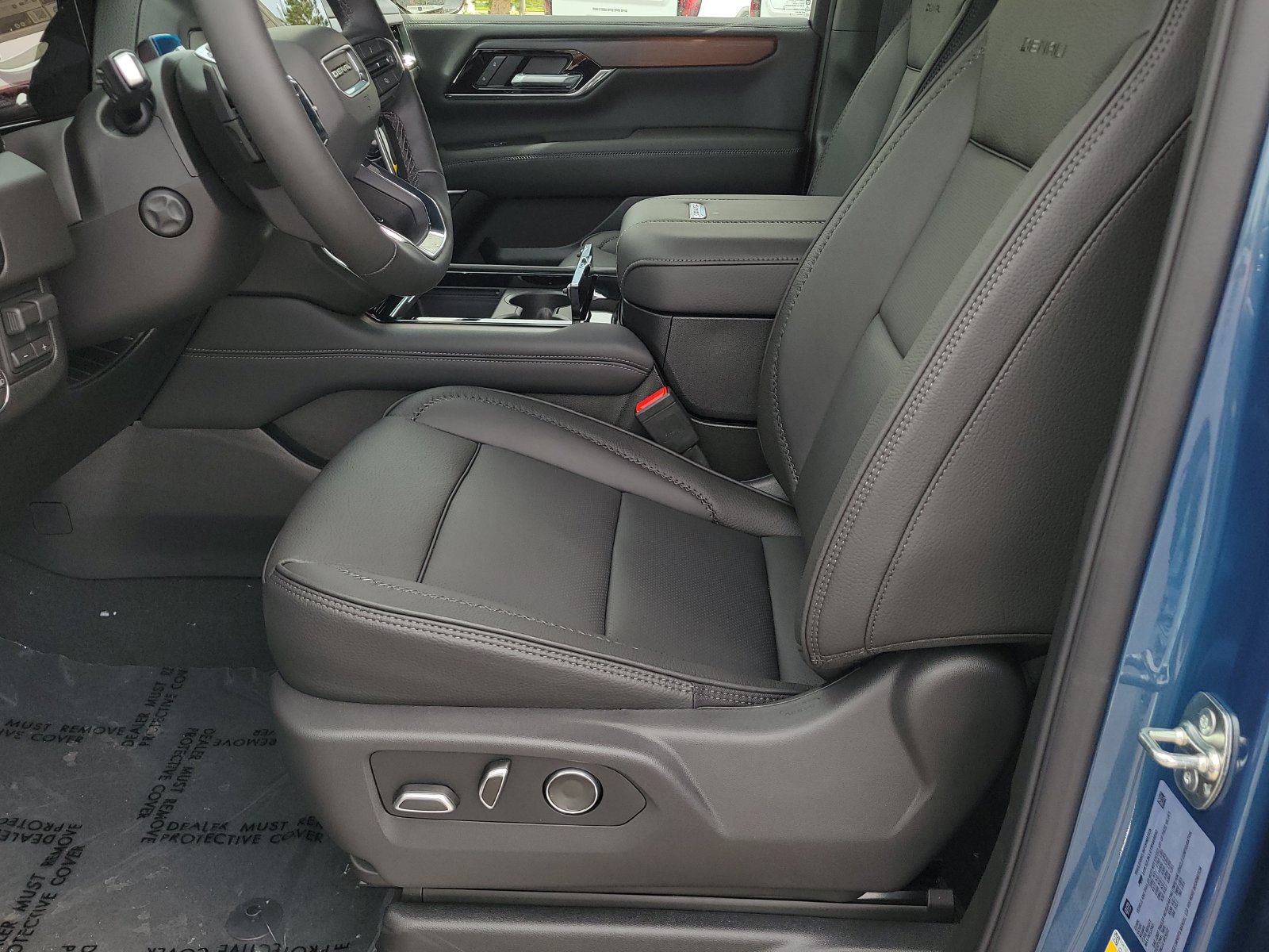New 2026 GMC Yukon XL Denali w/ Denali Reserve Package AWD/4WD image 6
