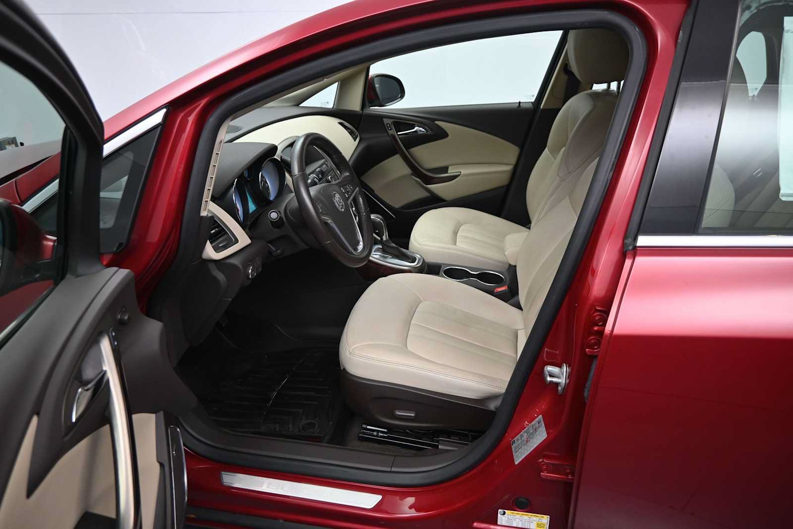 Used 2014 Buick Verano Leather FWD image 9
