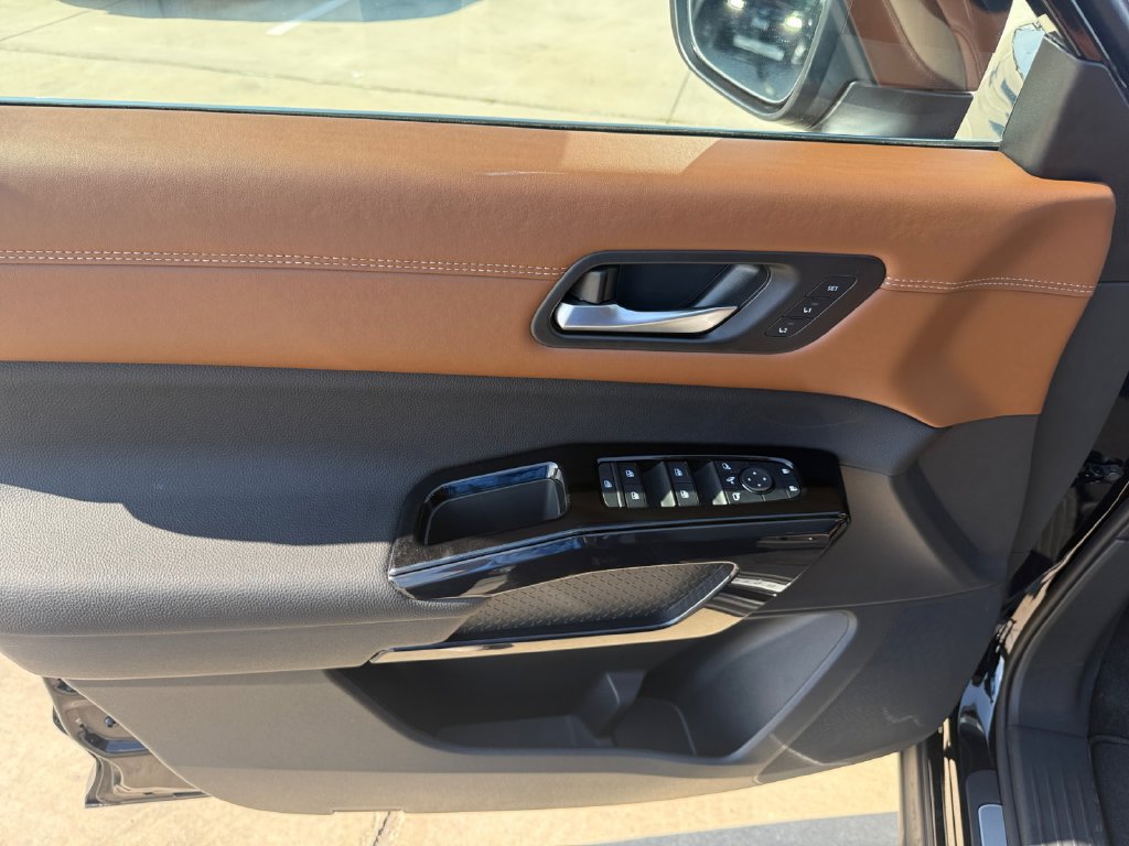 New 2026 Nissan Pathfinder Platinum FWD image 11