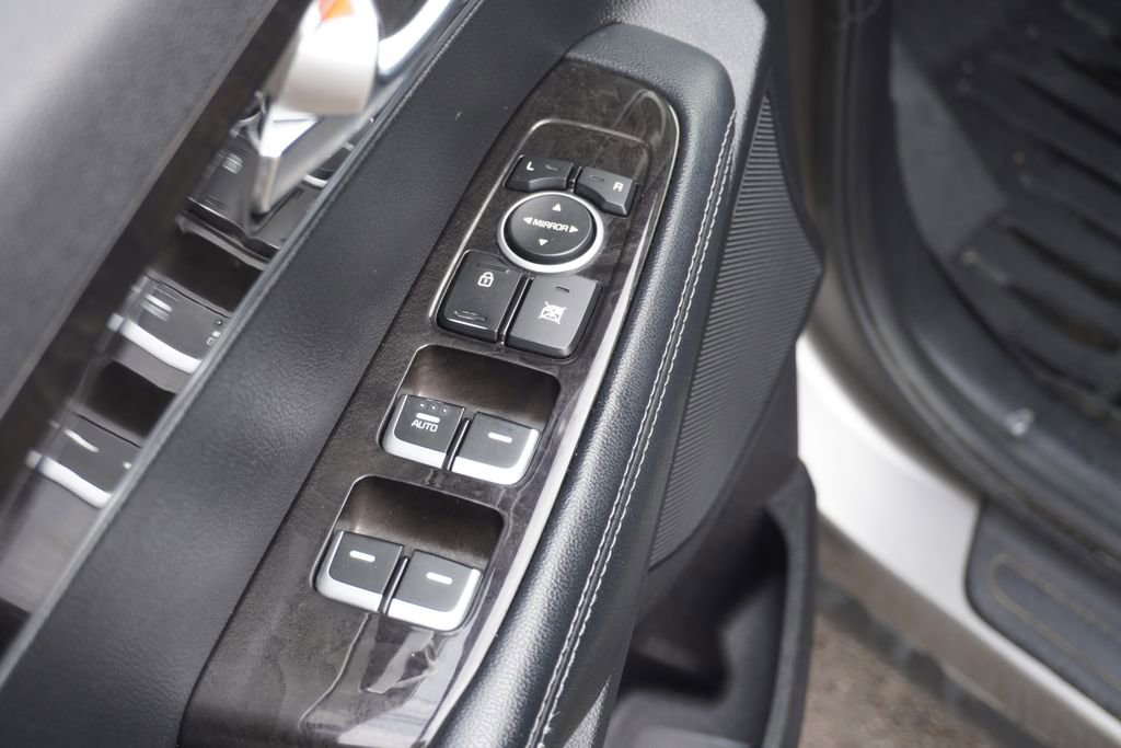 Used 2016 Kia Sorento L image 16