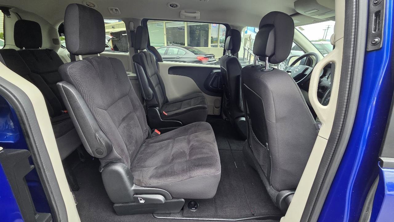 Used 2018 Dodge Grand Caravan SE w/ UConnect Hands-Free Group FWD image 14