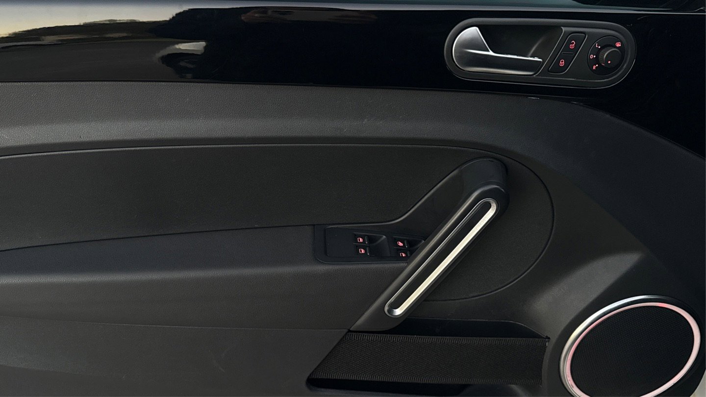 Used 2013 Volkswagen Beetle 2.0T image 37