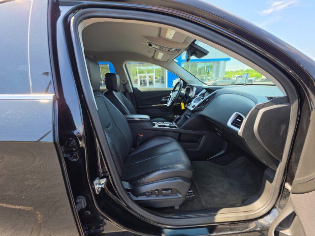 Used 2017 Chevrolet Equinox Premier w/ Enhanced Convenience Package AWD/4WD image 13