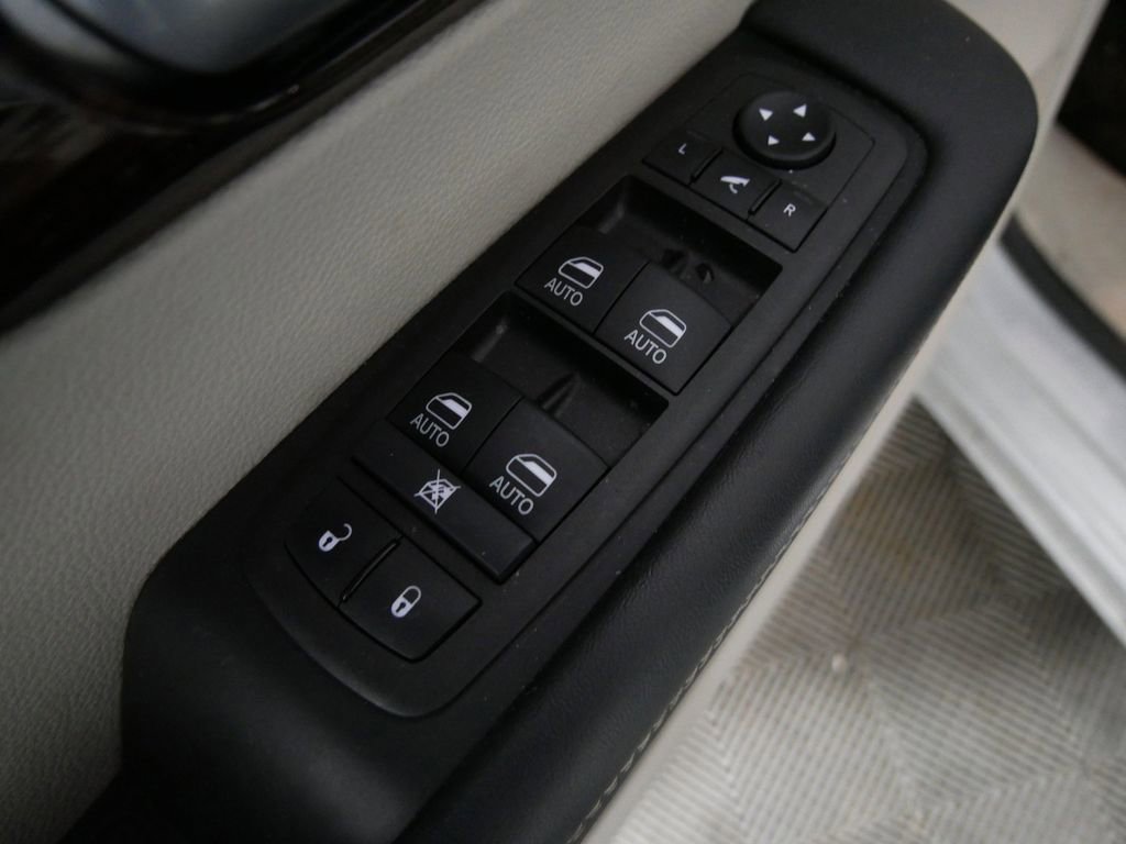 Used 2024 Chrysler Pacifica Limited image 14