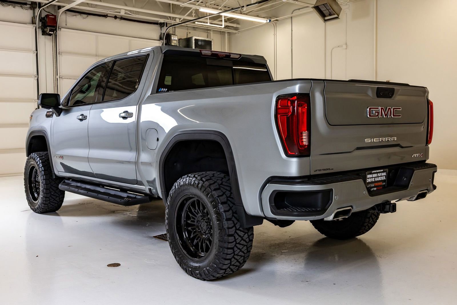 Used 2024 GMC Sierra 1500 AT4 w/ Technology Package AWD/4WD image 7