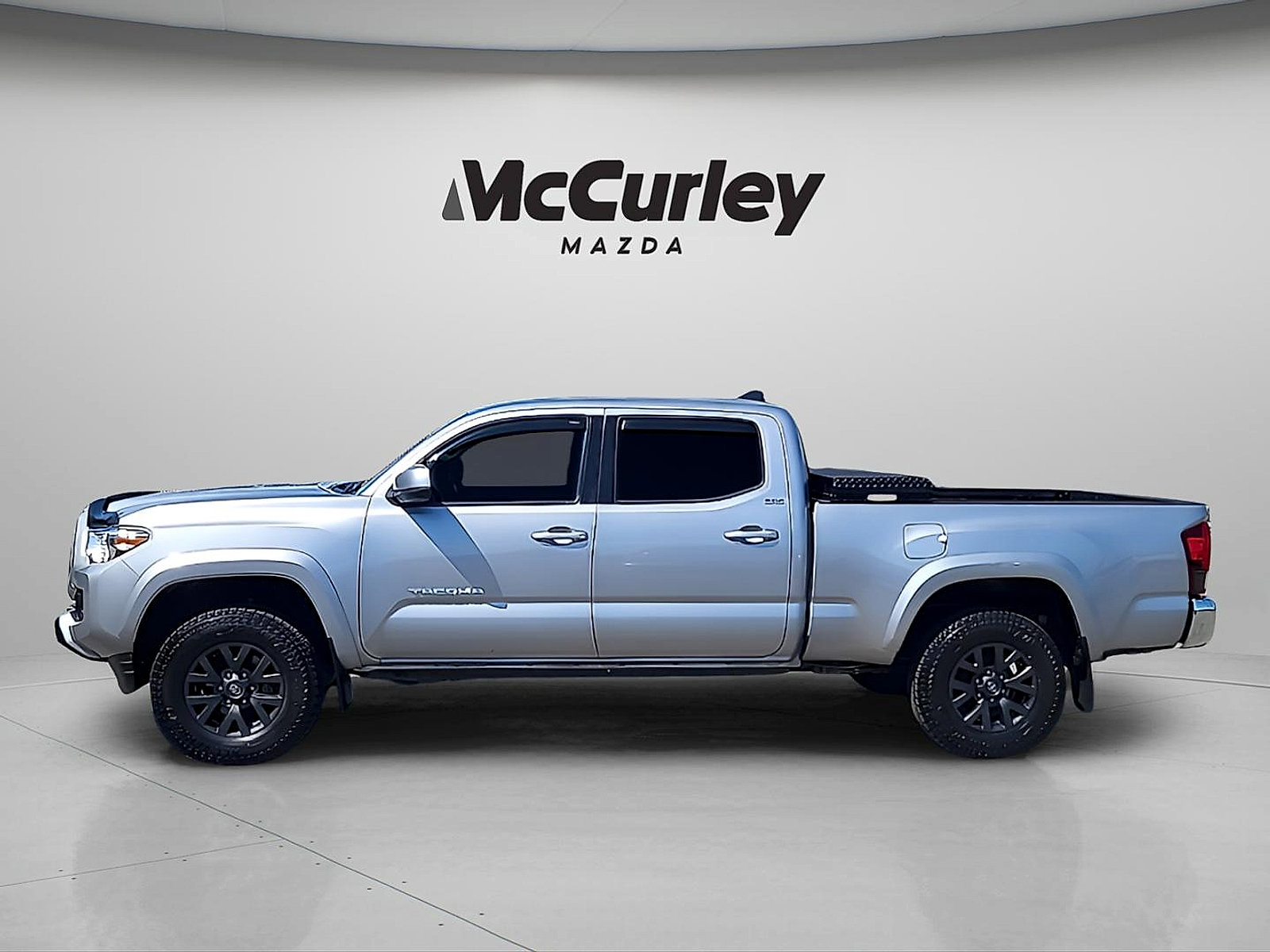 Used 2021 Toyota Tacoma SR5 AWD/4WD image 4