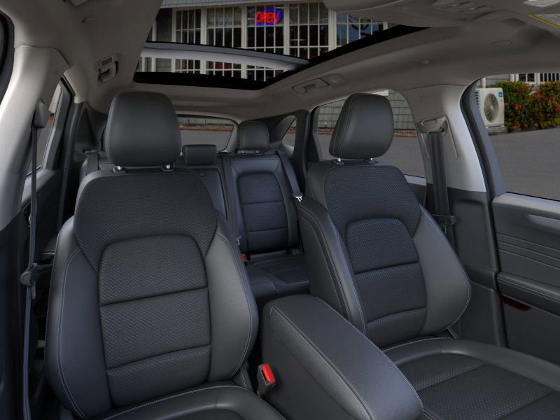 Used 2025 Ford Escape SE image 10