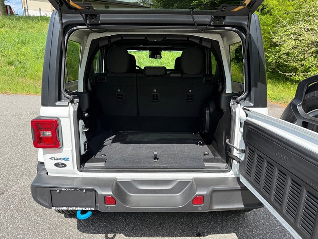 Used 2024 Jeep Wrangler Unlimited w/ Dual Top Group image 15