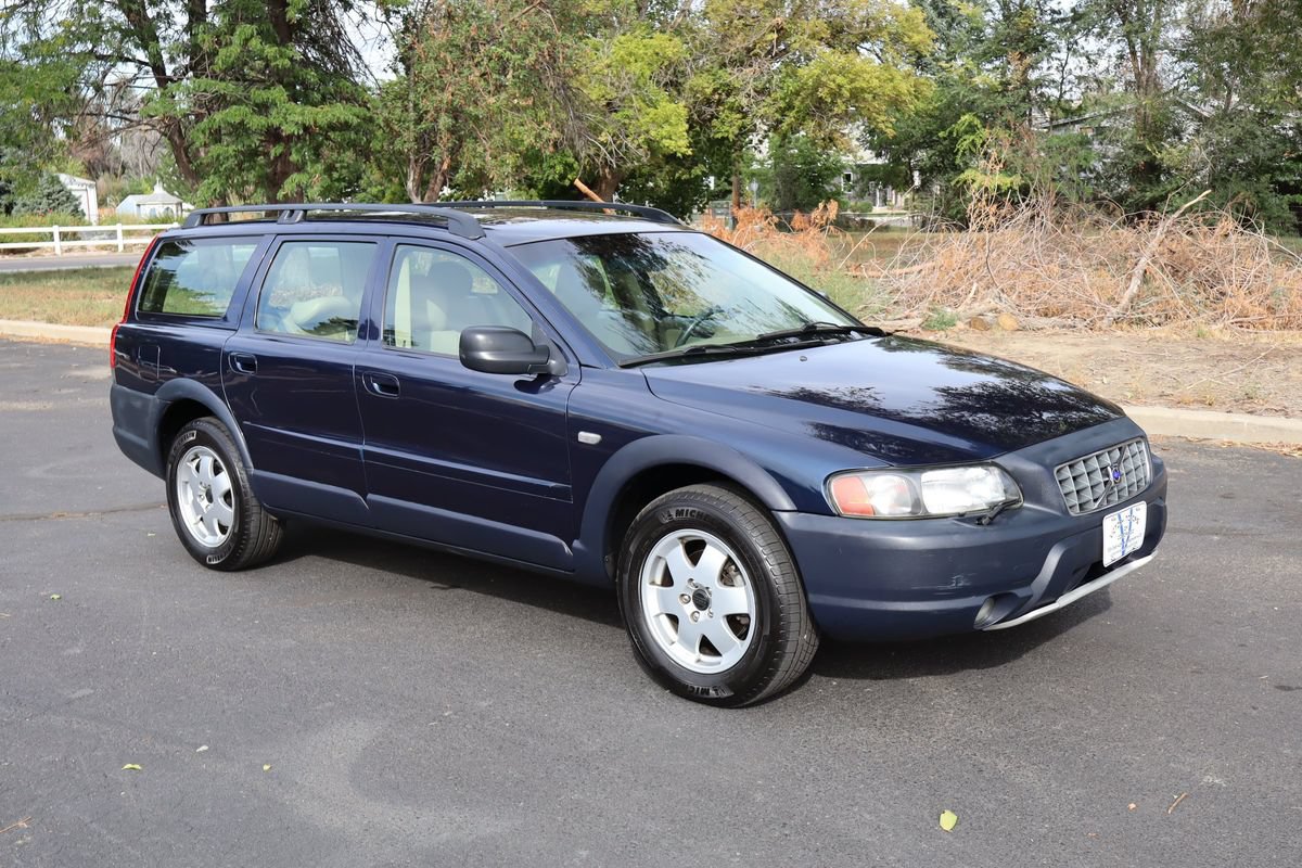 Used 2002 Volvo V70 Cross Country AWD/4WD image 2