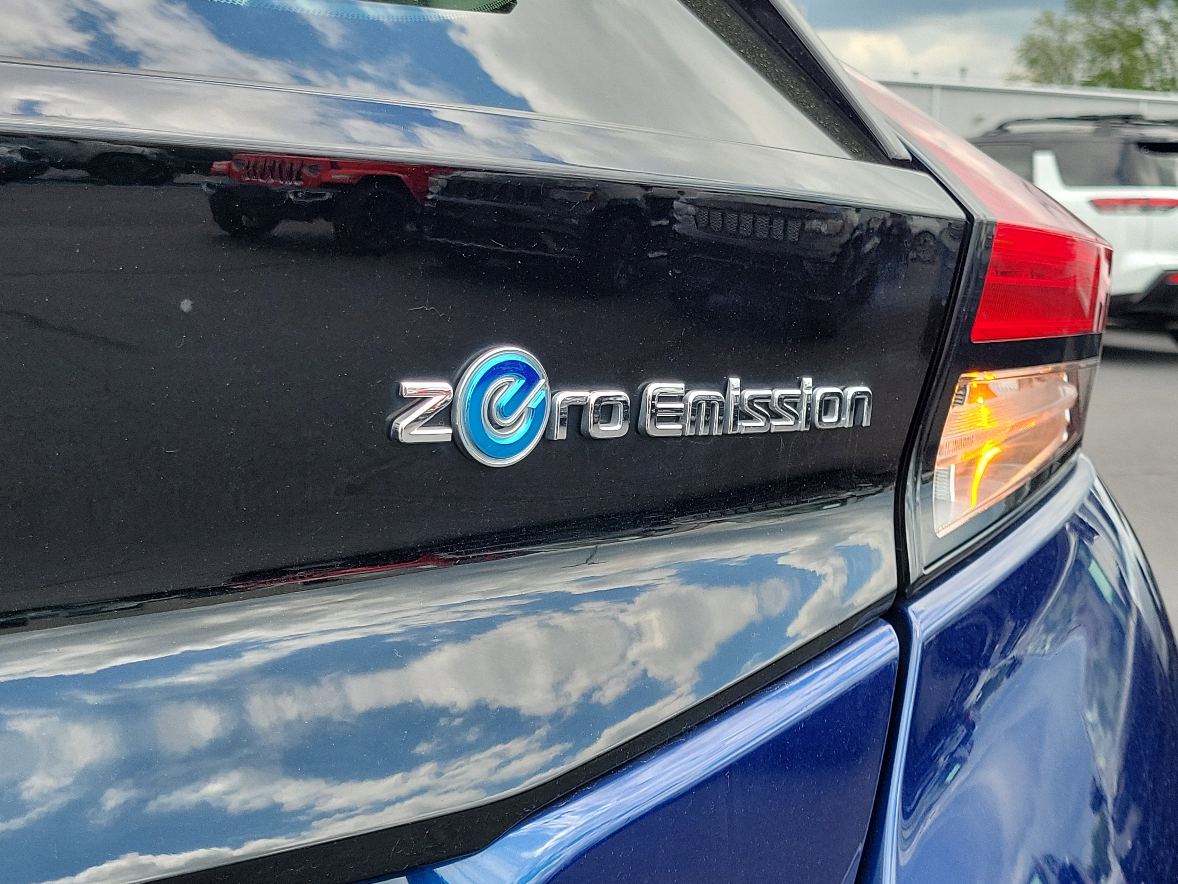Certified 2022 Nissan Leaf SL Plus FWD image 7
